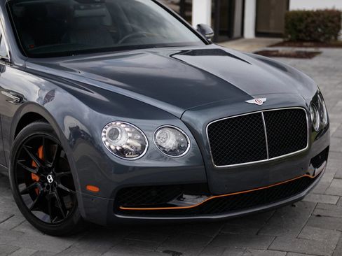 Used 2018 Bentley Flying Spur S V8 AWD/4WD image 2