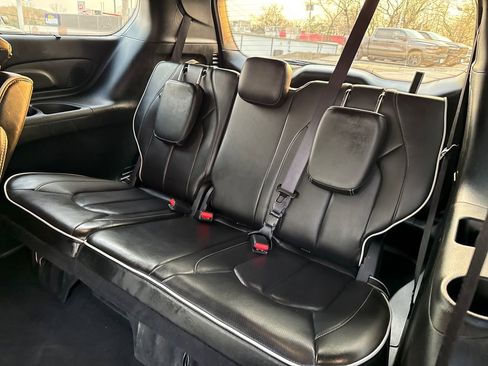 Used 2025 Chrysler Pacifica Limited FWD image 37