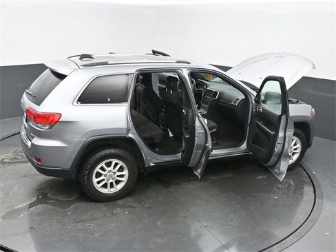 Used 2018 Jeep Grand Cherokee Laredo image 65