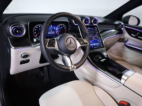 Used 2026 Mercedes-Benz GLC 300 4MATIC image 32
