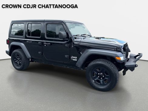 Used 2018 Jeep Wrangler Unlimited Sport AWD/4WD image 2