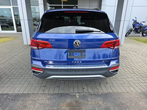 Used 2023 Volkswagen Taos SE w/ Panoramic Sunroof Package AWD/4WD image 3