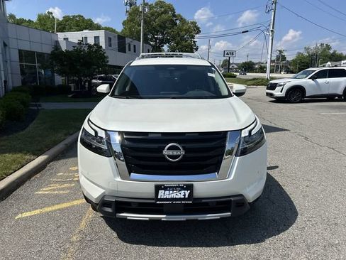 Certified 2024 Nissan Pathfinder SL AWD/4WD image 3