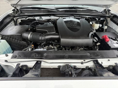 Used 2020 Toyota Tacoma SR5 image 20