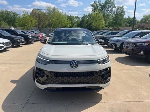 New 2026 Volkswagen Tiguan SE R-Line AWD/4WD image 2