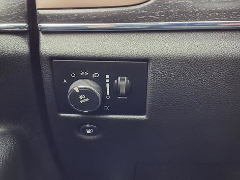 Used 2014 Jeep Grand Cherokee Limited image 19