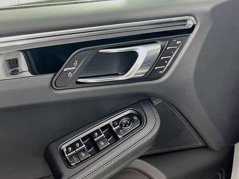 Certified 2026 Porsche Macan AWD/4WD image 20