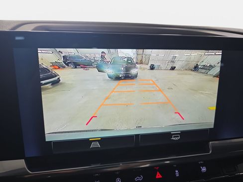 Used 2025 Chevrolet Silverado 1500 LT image 22