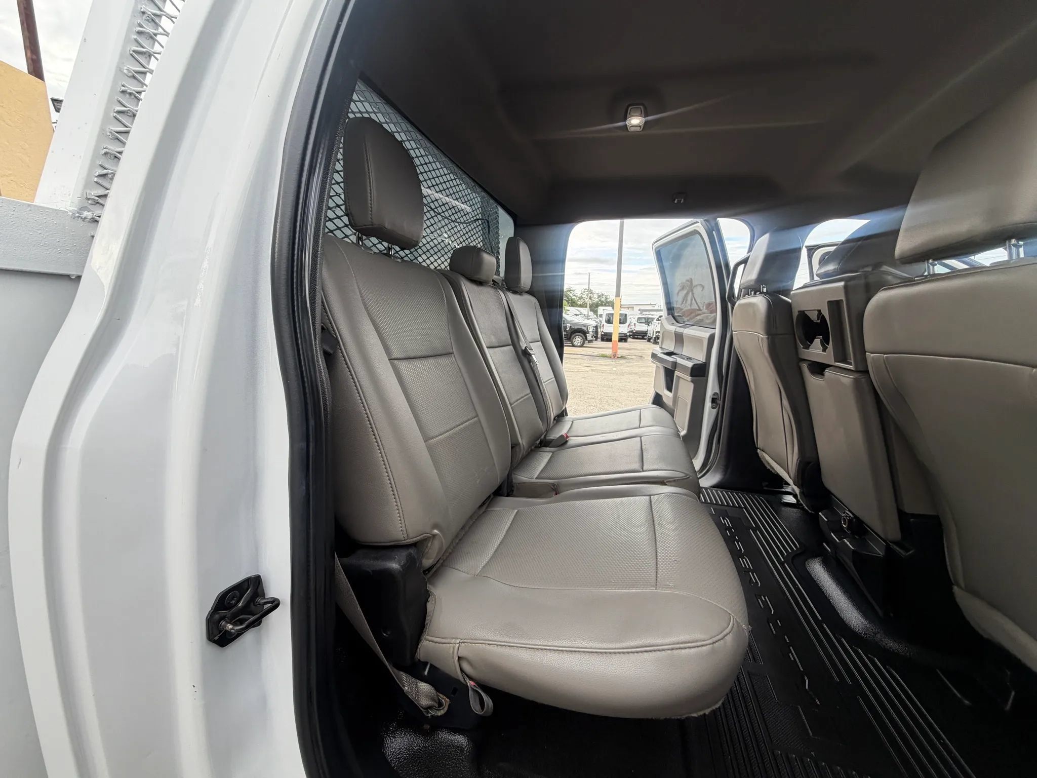 Used 2019 Ford F350 4x4 Crew Cab XL DRW w/ Power Equipment Group image 18