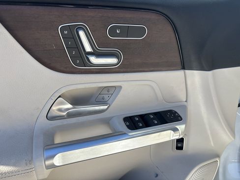 Used 2020 Mercedes-Benz GLB 250 4MATIC image 13