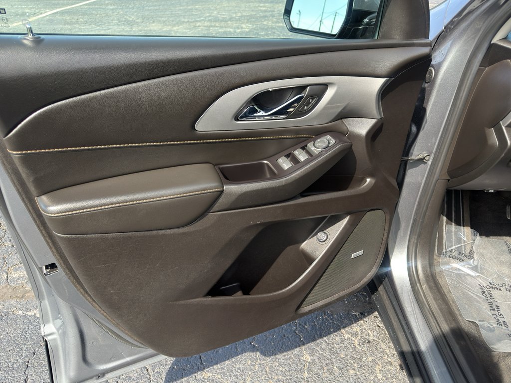 Used 2020 Chevrolet Traverse LT w/ LT Premium Package FWD image 23
