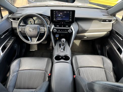 Used 2021 Toyota Venza XLE image 32