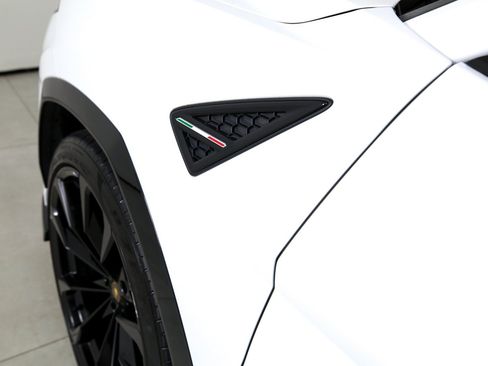 Used 2022 Lamborghini Urus AWD/4WD image 41