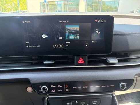 Used 2025 Kia Carnival EX FWD image 27