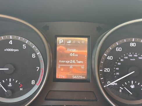 Used 2018 Hyundai Santa Fe SE AWD/4WD image 8