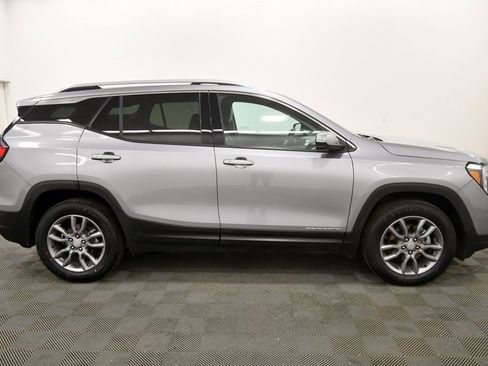 Used 2024 GMC Terrain SLT image 9