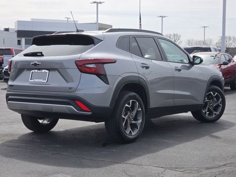 Certified 2025 Chevrolet Trax LT w/ Driver Confidence Package image 19