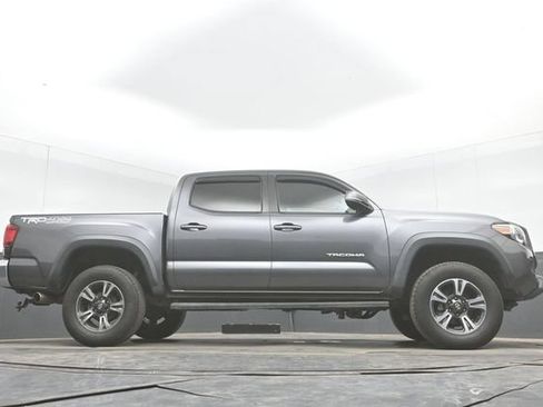 Used 2019 Toyota Tacoma TRD Off-Road AWD/4WD image 48