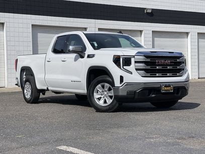 New 2025 GMC Sierra 1500 SLE