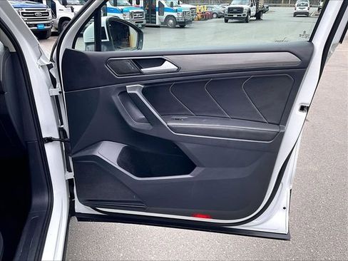 Used 2024 Volkswagen Tiguan SE image 19