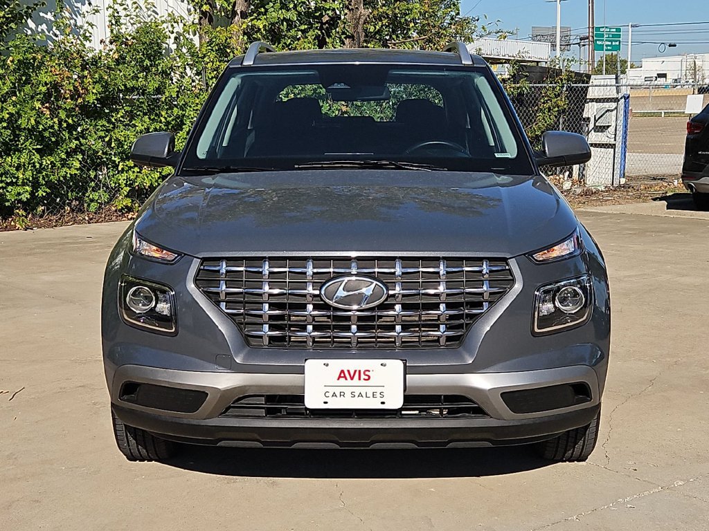 Used 2025 Hyundai Venue SEL FWD image 2