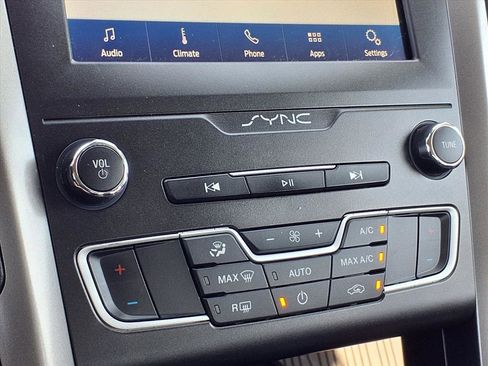 Used 2020 Ford Fusion SE image 36