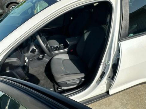 Used 2025 Kia K4 FWD image 27