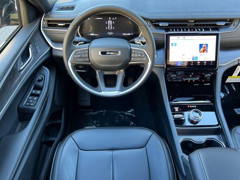 New 2025 Jeep Grand Cherokee Limited w/ Black Appearance Package AWD/4WD image 13