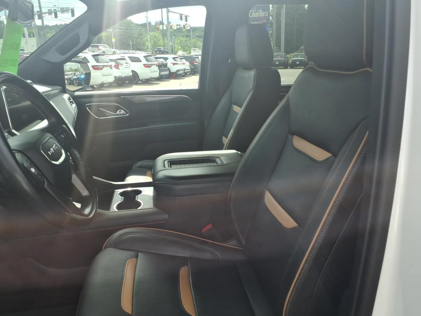 Used 2023 GMC Yukon XL AT4 w/ AT4 Premium Plus Package AWD/4WD image 7