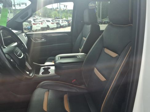 Used 2023 GMC Yukon XL AT4 w/ AT4 Premium Plus Package AWD/4WD image 7