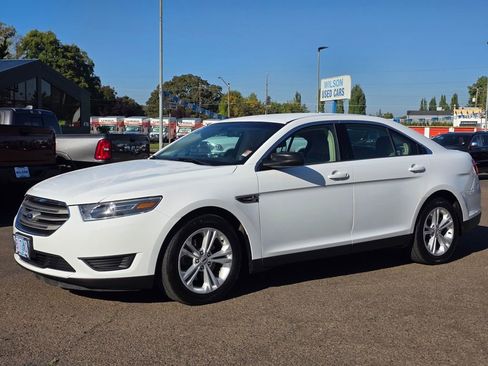 Used 2016 Ford Taurus SE image 1