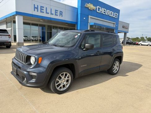 Used 2022 Jeep Renegade Latitude AWD/4WD image 3