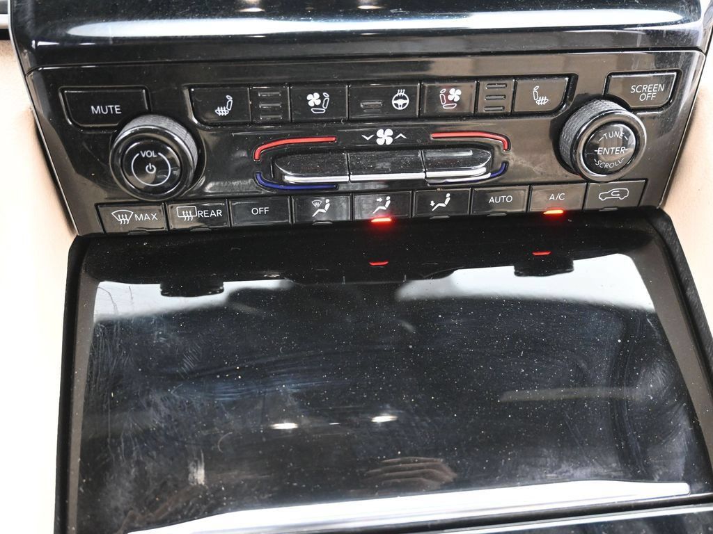 Used 2025 Jeep Grand Cherokee Limited w/ Luxury Tech Group II AWD/4WD image 12