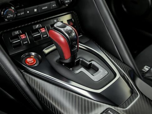 Used 2018 Nissan GT-R Premium AWD/4WD image 39