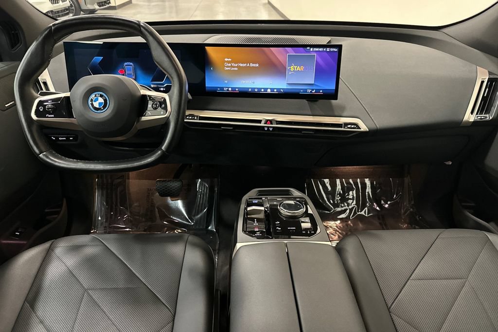Used 2024 BMW iX xDrive50 w/ Sport Package AWD/4WD image 15