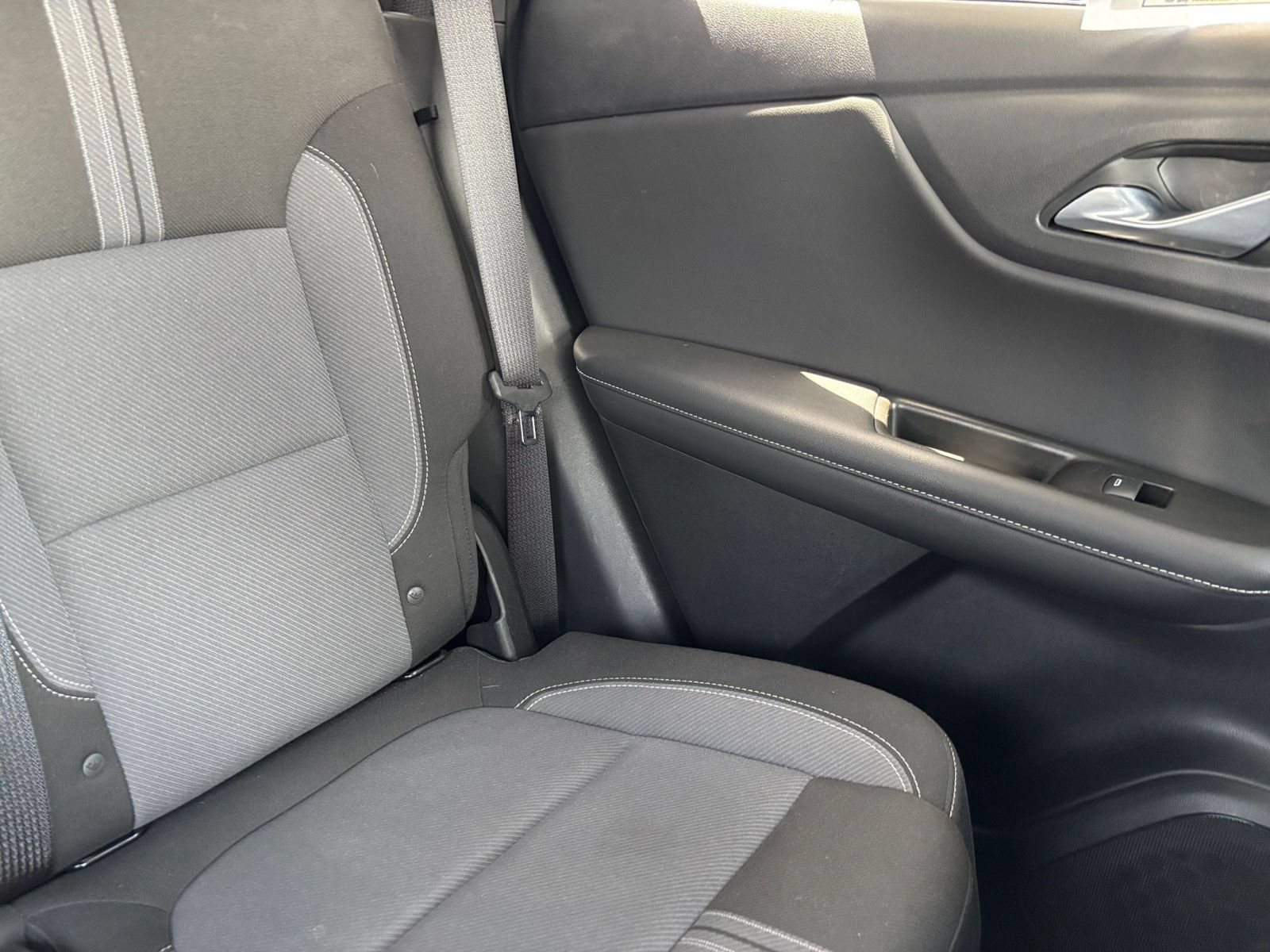 Used 2025 Chevrolet Blazer LT FWD image 37