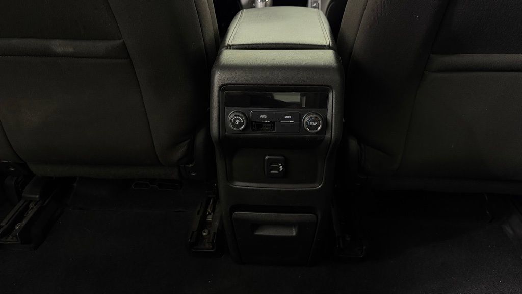 Used 2017 GMC Acadia SLE FWD image 28