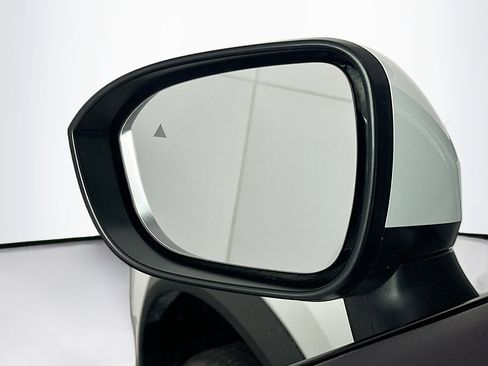 Used 2025 Nissan Rogue SV image 16