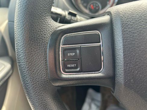 Used 2016 Dodge Grand Caravan SXT FWD image 17