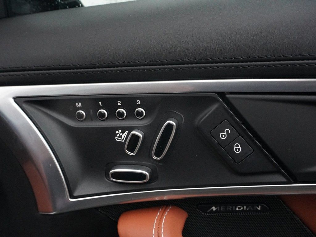 Used 2019 Jaguar F-TYPE R-Dynamic AWD/4WD image 40