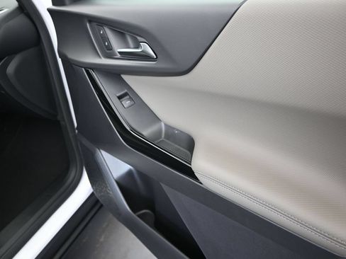 New 2026 Chevrolet Equinox LT w/ Convenience Package II FWD image 23