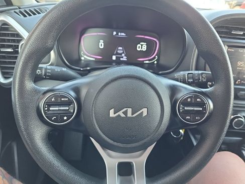 Used 2023 Kia Soul LX FWD image 16