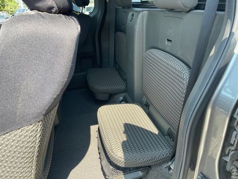 Used 2016 Nissan Frontier SV w/ SV Value Truck Package AWD/4WD image 16