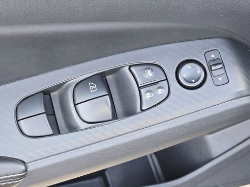 Used 2024 Nissan Altima 2.5 SV image 13