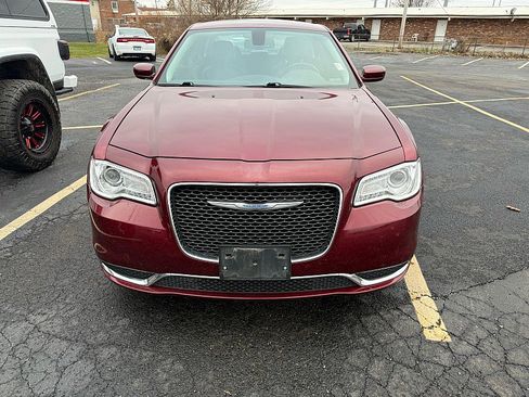 Used 2017 Chrysler 300 Limited image 2