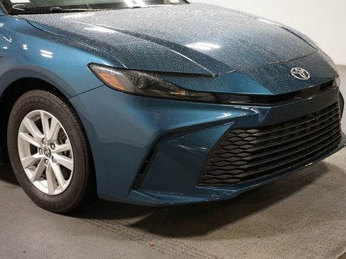 Used 2025 Toyota Camry LE FWD image 4