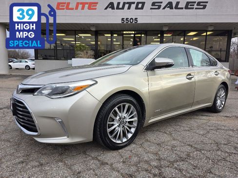 Used 2018 Toyota Avalon Limited image 1