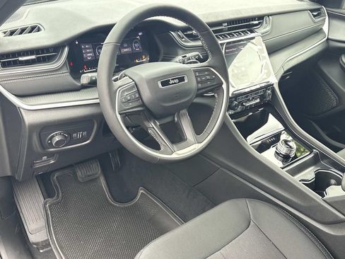 New 2026 Jeep Grand Cherokee L 4WD image 2