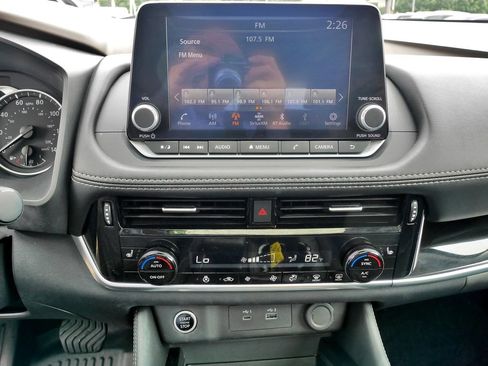 Used 2023 Nissan Rogue SL AWD/4WD image 19