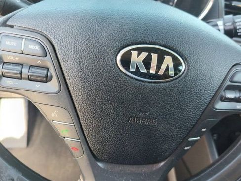 Used 2018 Kia Forte LX image 14